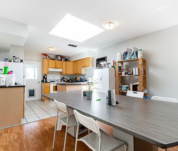 4359 Main Street apartment — Vancouver, BC (4-Bedroom) - 4 Bedroom - Photo 1