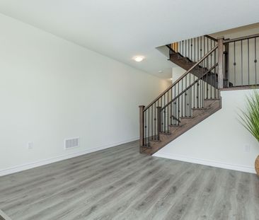 For Lease - 86 Kenneth Rogers Crescent, East Gwillimbury, Ontario - Photo 3