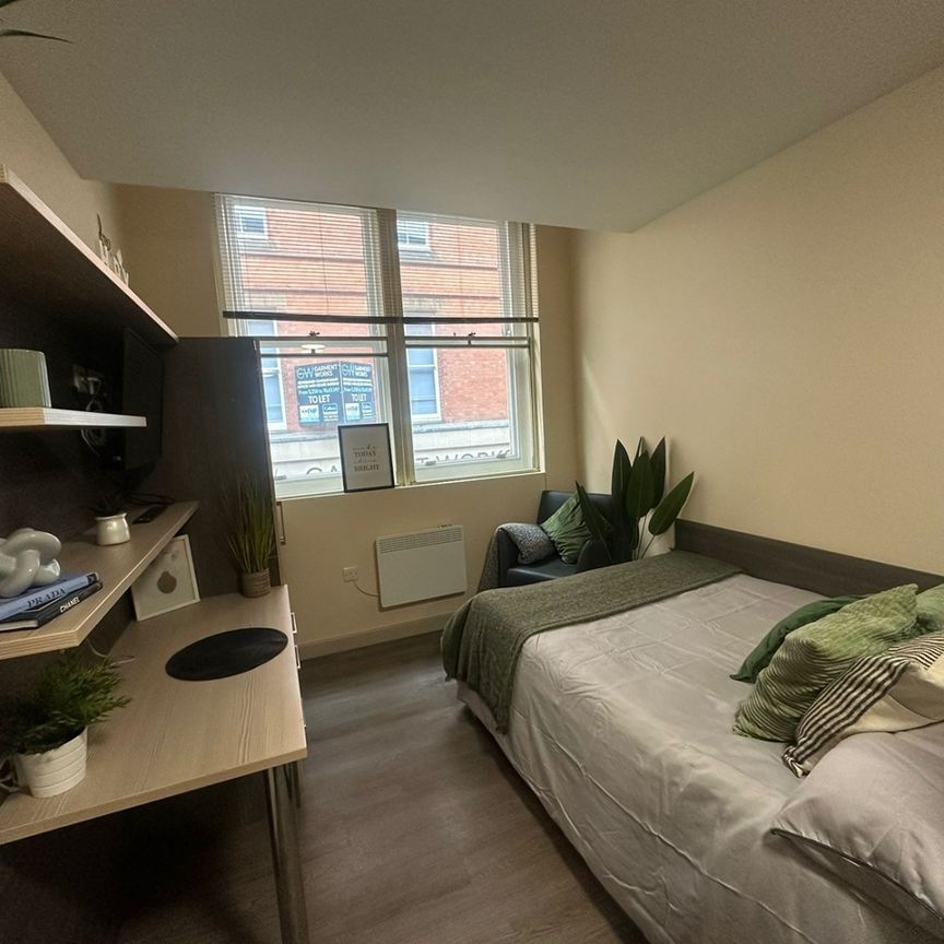 Studio Flat, Halley House, NG1 - Photo 1