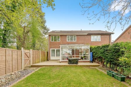 Ranmore Close - Photo 3