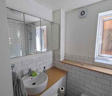 1 Bed Flat, Bream Close, N17 - Photo 2