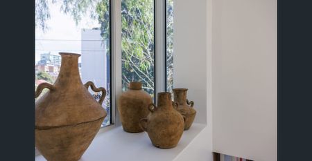 One-of-a-kind renovated home / flexible 3-level layout - Photo 2