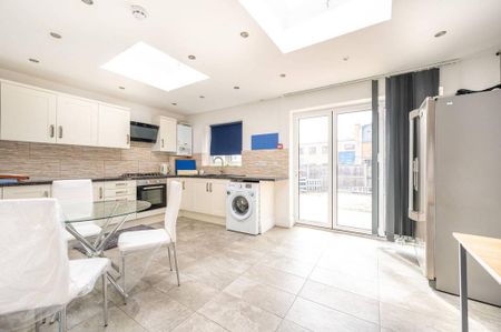 6 bedroom terraced house to rent - Photo 5