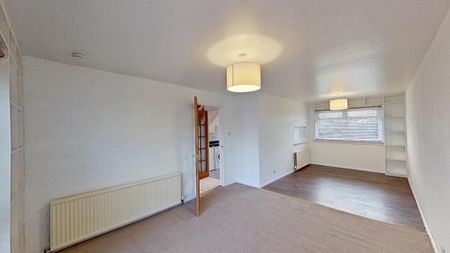 4 bedroom detached house to rent - Photo 2