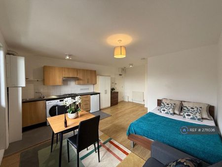 Studio to rent - Photo 3