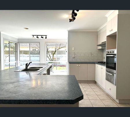 274 Ormond Road, Narre Warren South, Vic 3805 - Photo 5
