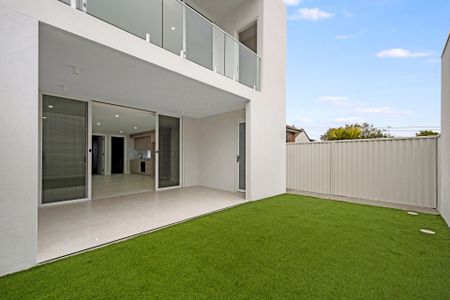 Architecturally Designed Brand New Duplex with Self Contained Studio - Photo 5