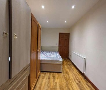 Newnham Gardens, Northolt, UB5 - Photo 1