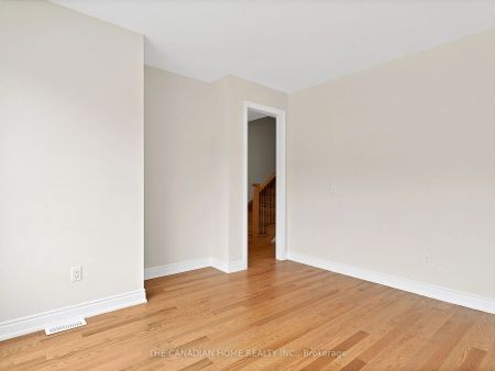 Property For Lease | W9262990 - Photo 2