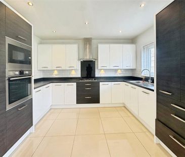 4 bedroom detached house to rent - Photo 3