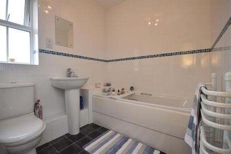 Reins Croft, Neston - Photo 5
