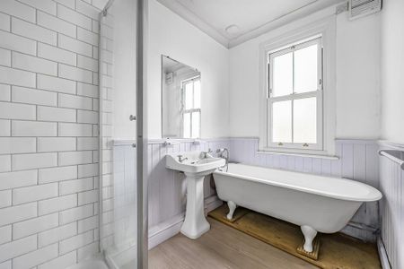 4 bedroom semi-detached house to rent - Photo 3