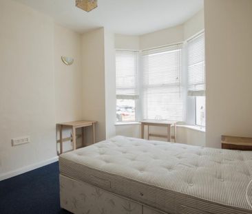 6 bedroom end of terrace house to rent - Photo 4