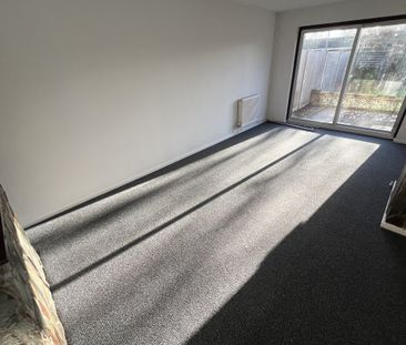 Edith Cavell Close - Photo 1