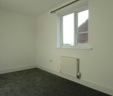 Semi-detached house to rent on - Photo 5