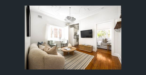 Art Deco Charm with Modern Touches, Stroll from Bondi Beach - Photo 1