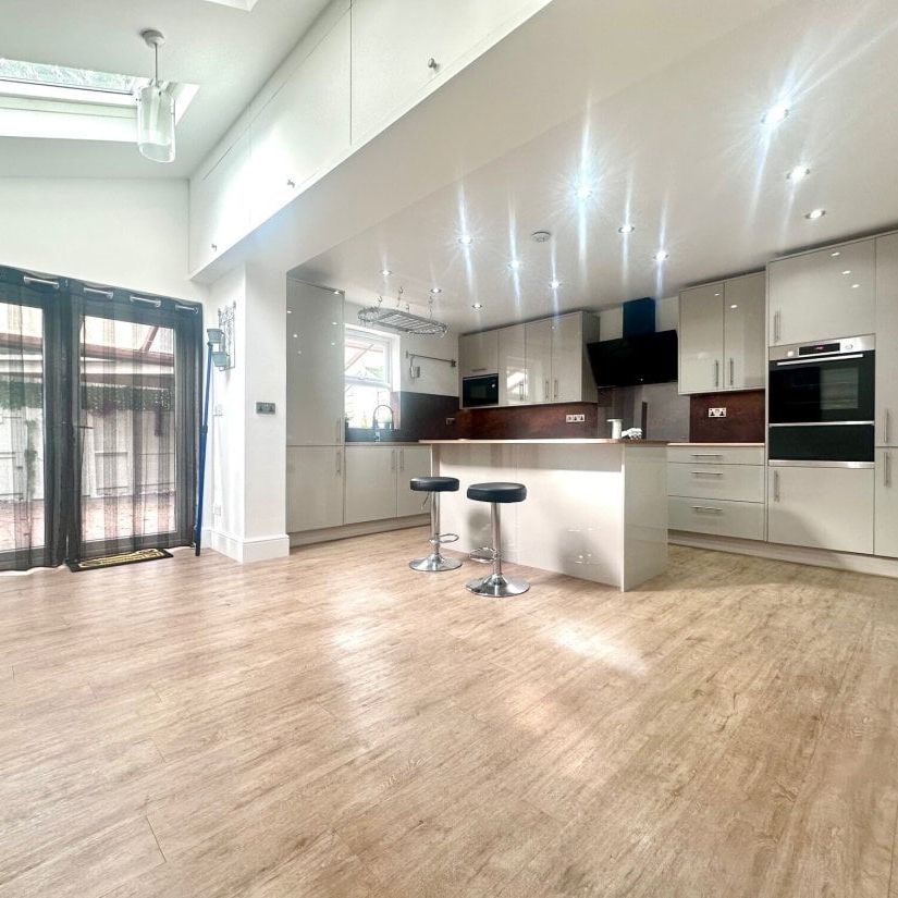 Cambridge CB5 - Photo 1