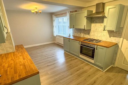 3 bedroom semi-detached house to rent - Photo 5