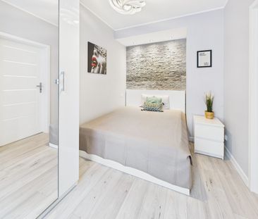2 pokoje, balkon i garaż – komfort i styl w jednym - Photo 4
