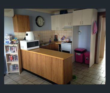 LARGER THAN IT LOOKS! - Photo 2