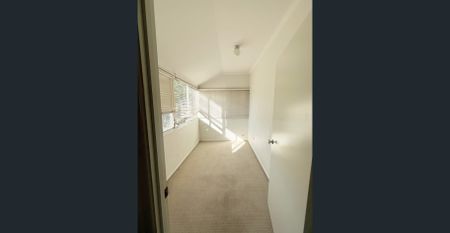 Charming 3 Bedroom Rental House with Ample Parking in Raceview! Book Your Viewing Today! - Photo 3