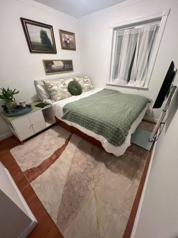 Toronto Furnished House for Rent - Exclusive 2 Bedroom Entire Floor Suite with Fireplace and Private Garage - Photo 2