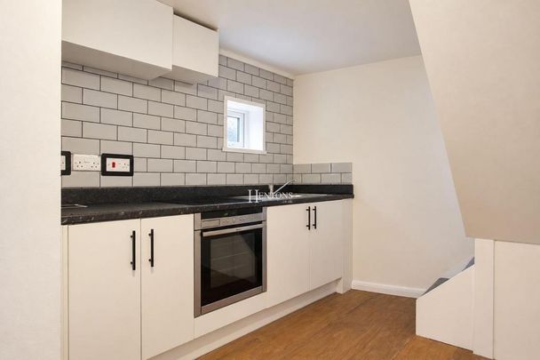 1 bedroom coach house to rent - Photo 1