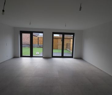 BEN-woning met 3 slaapkamers, terras met tuin, tuinberging en autos... - Photo 1
