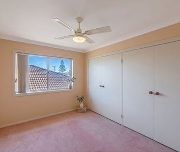 Spacious 4-Bed Coastal Townhouse | Long Jetty - Photo 2