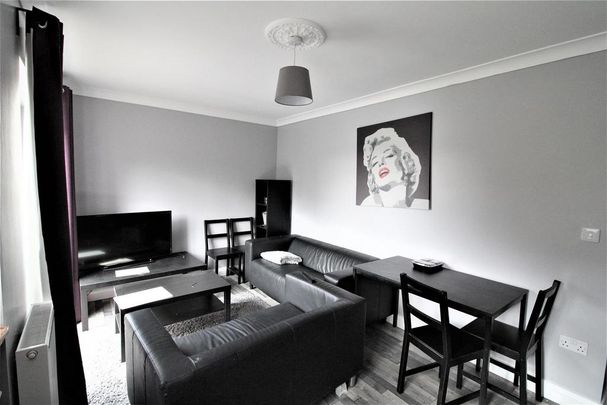 4 bedroom private hall to rent - Photo 1