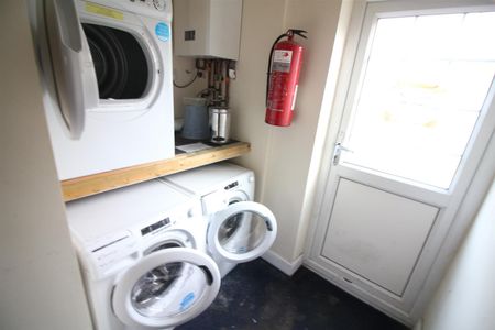 Hanworth Road, Hounslow - Photo 5