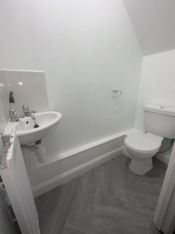 2 bedroom terraced house to rent - Photo 4