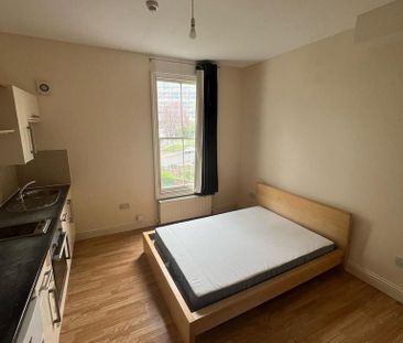 Studio to rent - Photo 2