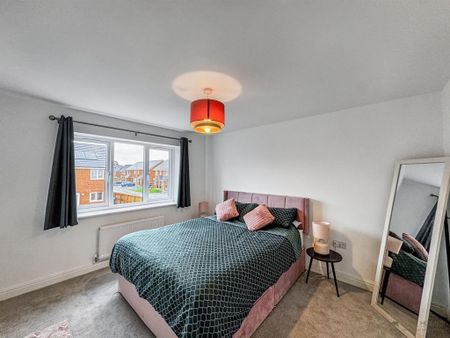 4 bedroom detached house to rent - Photo 3