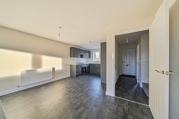 3 bedroom semi-detached house to rent - Photo 1