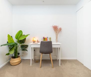 One Bedroom Apartment with multi-purpose room - Photo 5