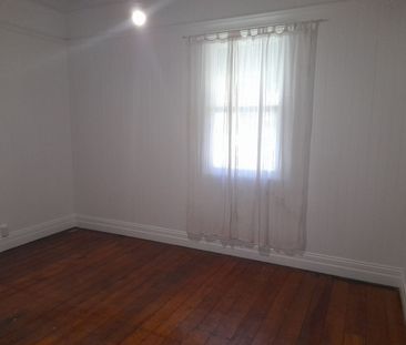 Stylish Inner-City Living in the Heart of Highgate Hill - Photo 3