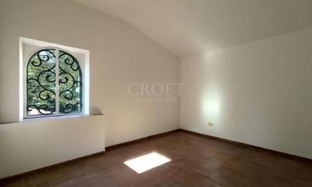 Appia Antica-Villa: 240mq. Lovely country home. Large private garden. Spacious reception, dining, 3 bedrooms, 3 baths, fireplace, maid’s room, parking, silent, secure. Ref 824 - Photo 3