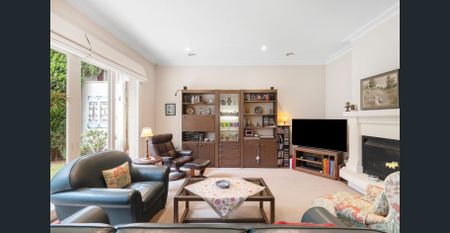 TIMELESS GRANDEUR IN BLUE-CHIP LOCALE - Photo 2