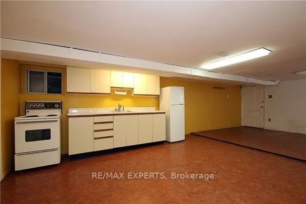 Detached Home For Lease | W9045475 - Photo 1