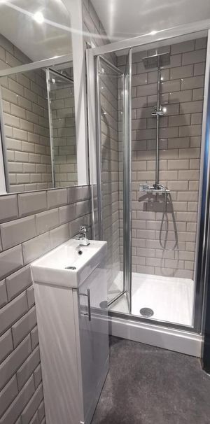 1 bedroom in a house share to rent - Photo 1