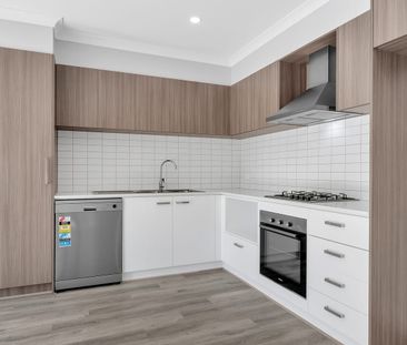 14 Brushton Street, Manor Lakes, Vic 3024 - Photo 3