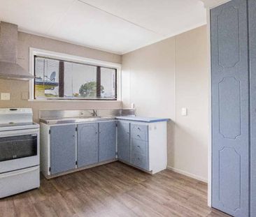 Comfortable three bedroom - Photo 5