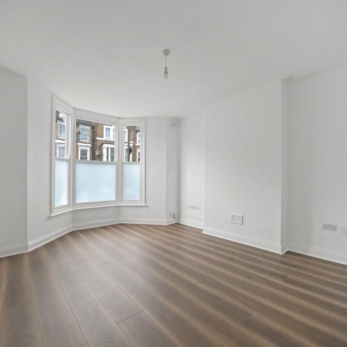 3 bedroom flat to rent - Photo 1
