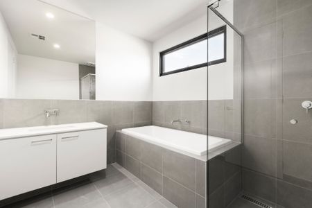 5a Roma Street, Bentleigh VIC 3204 - Townhouse For Rent | Domain - Photo 5