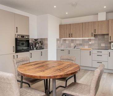 2 bed Apartment To Let - Photo 6