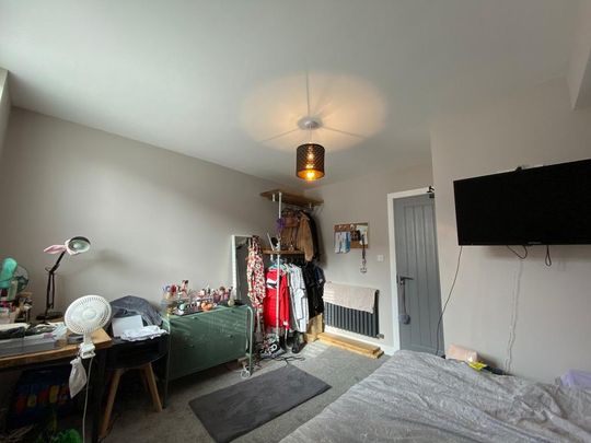 5 bedroom house to rent - Photo 1