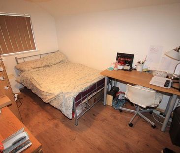 4 bedroom terraced house to rent - Photo 5