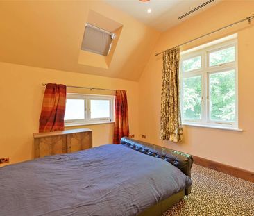 An exceptional furnished family home set within generous mature gar... - Photo 4