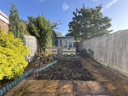 3 bedroom terraced house to rent - Photo 2